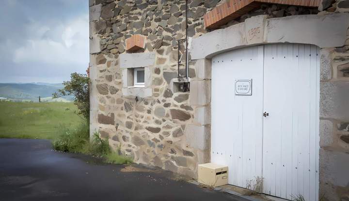 Taille, façonnage et finissage de pierres Pontaumur